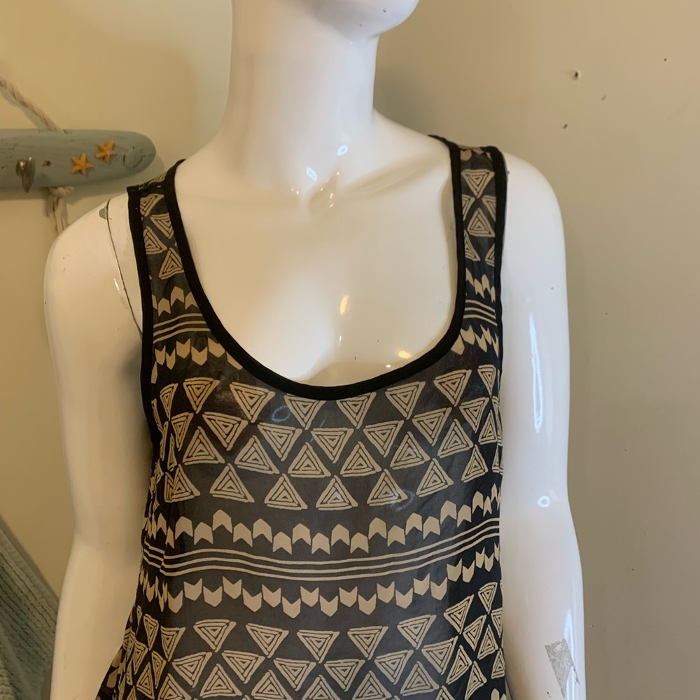 Sleeveless Blouse - Picture 4 of 4